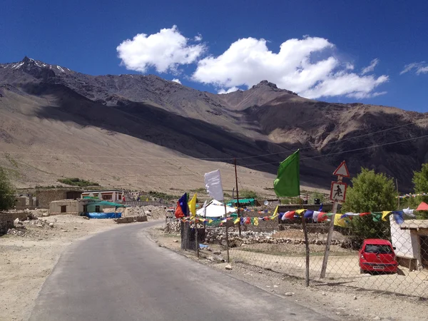 通往印度拉达克Leh的Nubra Valley的道路 — 图库照片