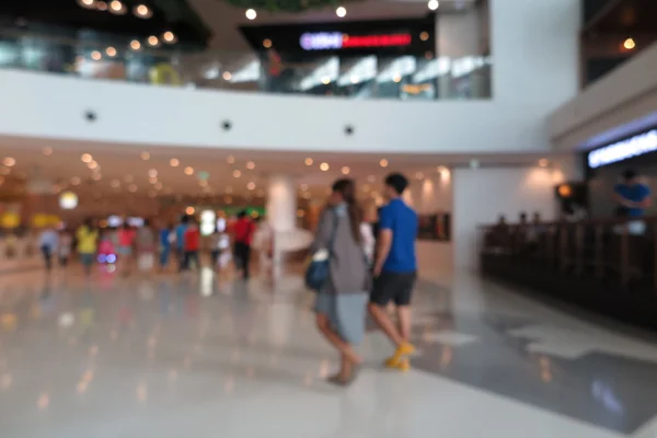 Nákupní centrum, moderní obchod s lidmi v rozostření pozadí — Stock fotografie