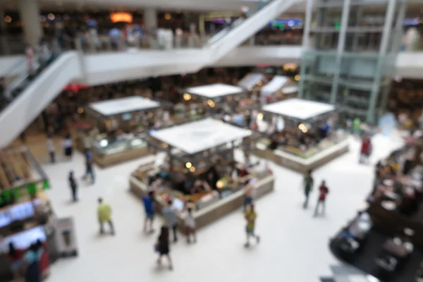 Centro comercial, el comercio moderno con la gente en el fondo borroso —  Fotos de Stock