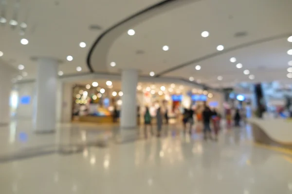 Centro comercial, el comercio moderno con la gente en el fondo borroso — Foto de Stock