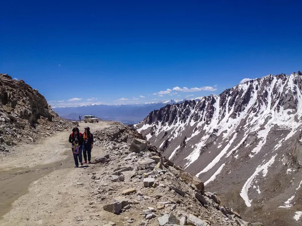 Leh Ladakh India Julio 2014 Turista Identificado Khardungla Pass Pase — Foto de Stock