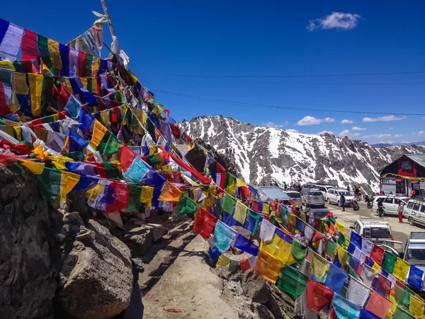 Leh Ladakh Indie Lipca 2014 Flagi Modlitewne Przełęczy Khardungla Najwyższe — Zdjęcie stockowe