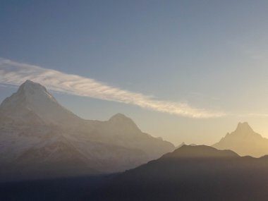 Annapurna dağı Poon Hill Nepal 'in gün doğumu manzarası