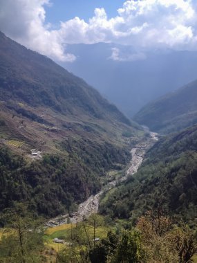 Annapurna ana kamp rotası Tadapani 'den Chomrong' a manzara, dağ, pirinç tarlası, köy, nehir, Nepal