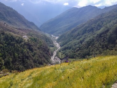 Annapurna ana kamp rotası Tadapani 'den Chomrong' a manzara, dağ, pirinç tarlası, köy, nehir, Nepal