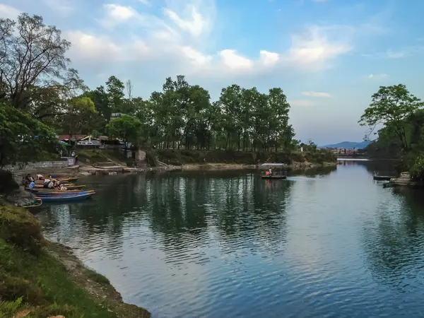 Pokhara Nepal Avr Les Touristes Profitent Une Promenade Bateau Dans — Photo