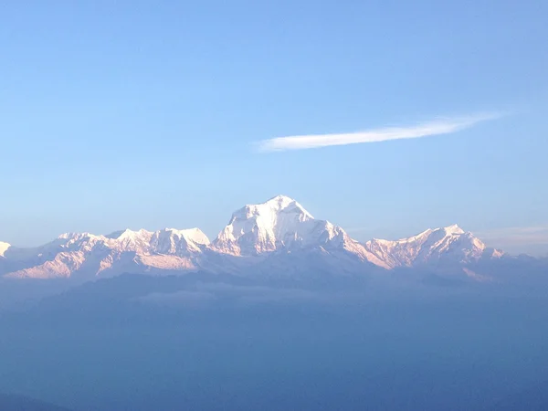 Muktinath Upperマスタング ネパールの澄んだ青空を望むポウンヒルからのヒマラヤの景色 — ストック写真