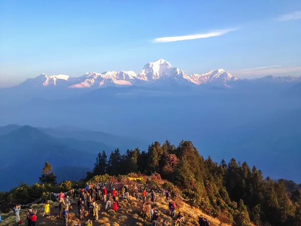 Poon Hill Nepal April 2012 Tourists Meet Sunrise Top Poon — Stock Photo, Image