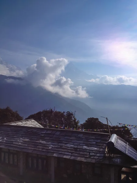尼泊尔Tadapani村的Annapurna山脉和Machapuchare山区景观 — 图库照片