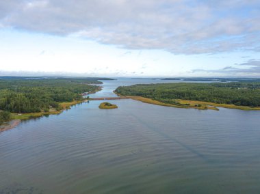 Yazın adalar. Güzel, deniz manzarası ve kıyı şeridi. İHA 'dan fotoğraf..