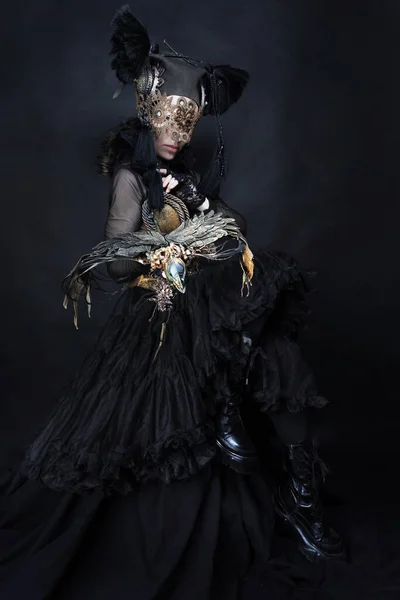 Amazone Femme Guerrière Créature Mythique Costume Noir Les Yeux Fermés — Photo