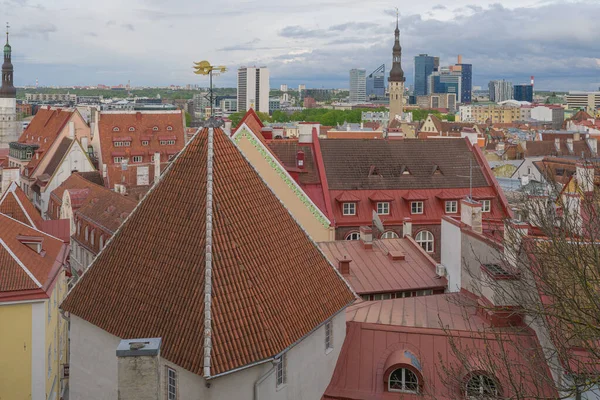 Талліннська Естонія Травня 2021 Повітряний Міст Старою Сучасною Архітектурою Центру — стокове фото