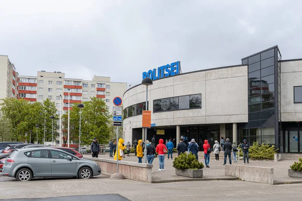 Tallinn Estland Mai 2021 Die Esten Stehen Auf Der Straße — Stockfoto