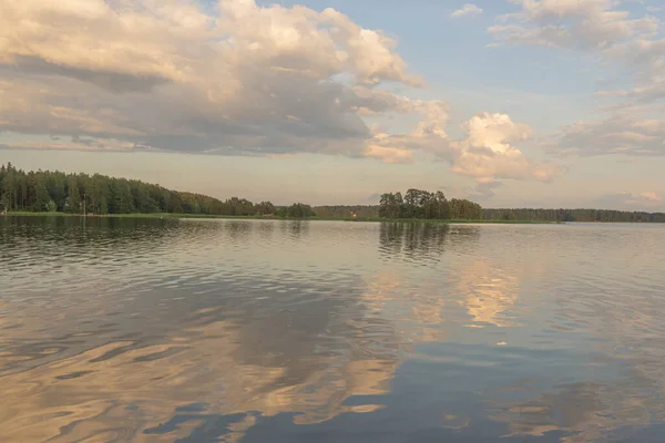 Sommerliche Seelandschaft Die Reflexion Der Wolken Meer Natur Skandinaviens Finnland — Stockfoto
