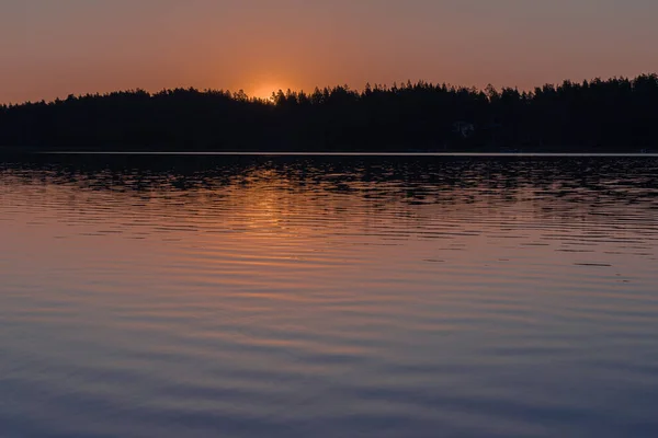 Όμορφο Ηλιοβασίλεμα Πάνω Από Ποτάμι Σκανδιναβική Φύση Φινλανδία — Φωτογραφία Αρχείου