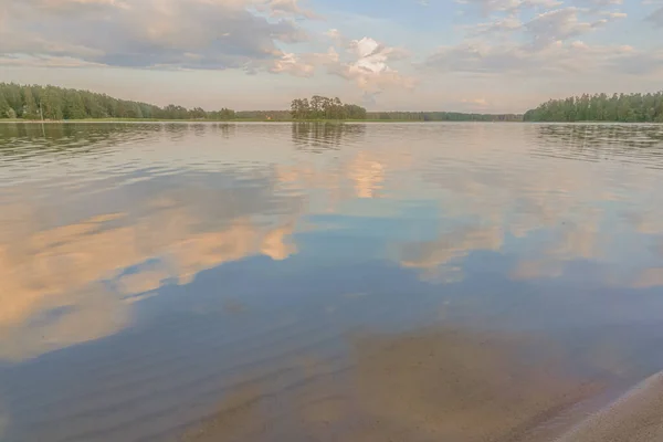 Letni Pejzaż Odbicie Chmur Morzu Natura Skandynawii Finlandia Porvoo — Zdjęcie stockowe