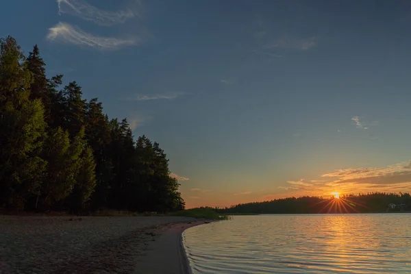 Amanecer Temprano Mar Rayos Solares Reflejados Agua Del Mar Deslumbramiento — Foto de Stock