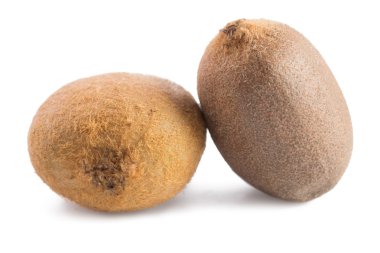 Beyaz arkaplanda yalıtılmış Kivi meyvesi 