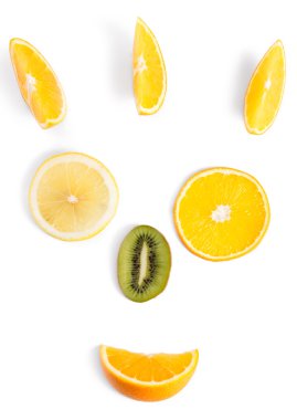 Narenciye ve kivi dilimleri