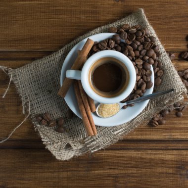 ahşap arka plan üzerinde kahve espresso fincan