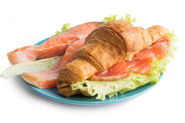 Croissant sanwich sobre fondo blanco —  Fotos de Stock