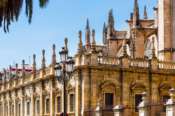 La pared norte de la Catedral de Sevilla — Foto de Stock