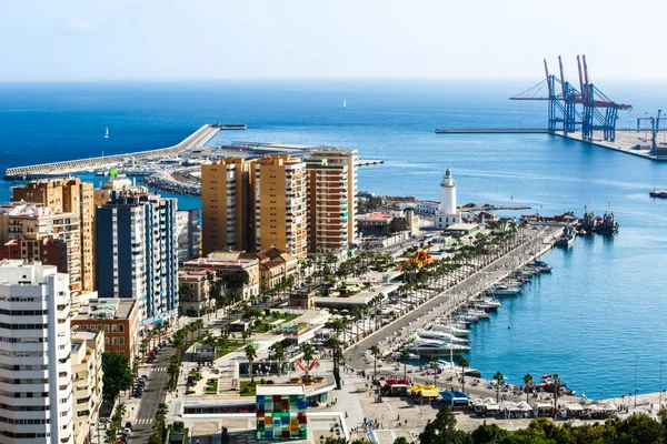 Málaga, España, 08 de septiembre de 2015: Vista del puerto de Málaga. Costa del Sol, Andalucía — Foto de Stock