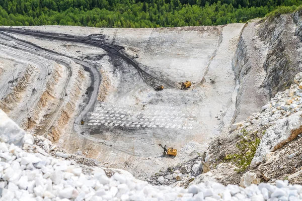 Subversion for the extraction of gravel — Stock Photo, Image