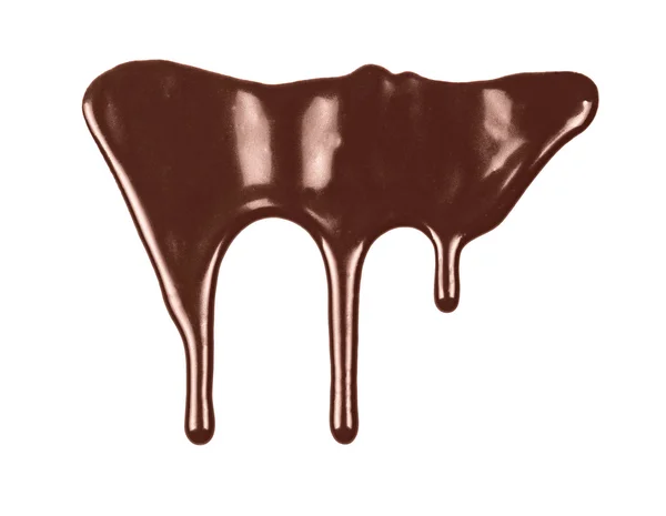 Капающий на белом фоне расплавленный шоколад — стоковое фото