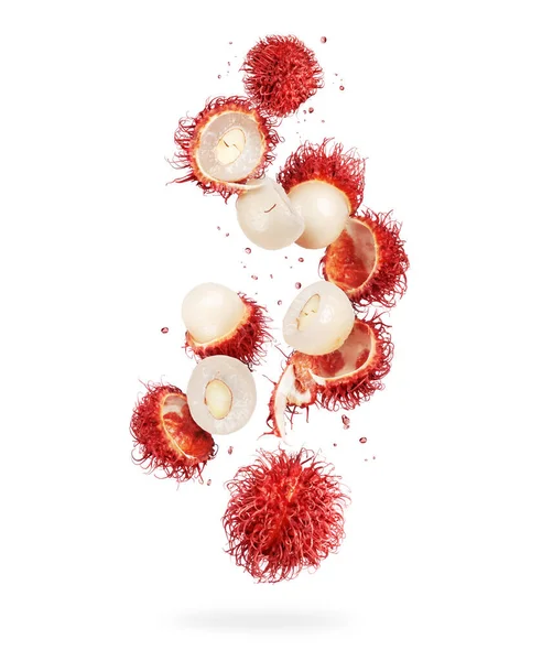 Ολόκληρα Και Θρυμματισμένα Φρούτα Rambutan Στον Αέρα Λευκό Φόντο — Φωτογραφία Αρχείου