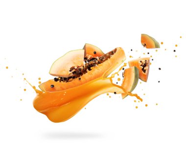 Beyaz bir arka planda izole edilmiş taze meyve suyuyla dilimlenmiş olgun papaya.