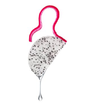 Pitahaya 'dan damlayan su damlaları beyaz bir arka planda kapanıyor.