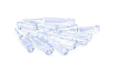 Beyaz arka planda tıbbi ampuller