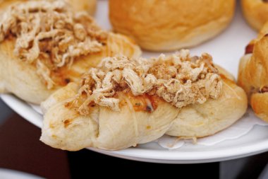 Ekmek rendelenmiş domuz doldurma