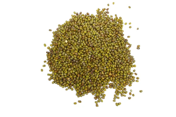 Mung bean zaden witte achtergrond — Stockfoto