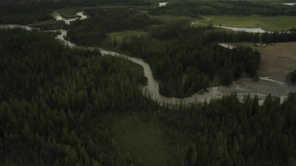 Flying over the river in cloudy weather. — Stock Video