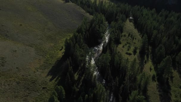 Survoler la rivière. Montagnes de l'Altaï, Sibérie. Kurai Steppe 