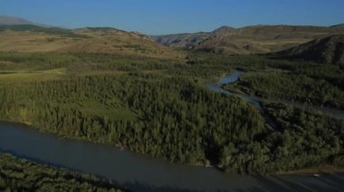 Uçan Nehri. Altay, Sibirya'nın dağları. Kurai bozkır