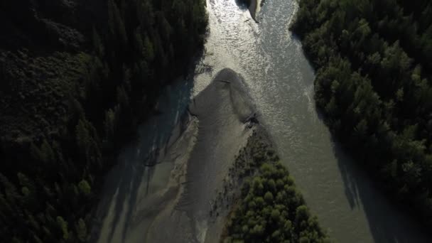 Survoler la rivière. Montagnes de l'Altaï, Sibérie. Kurai Steppe 