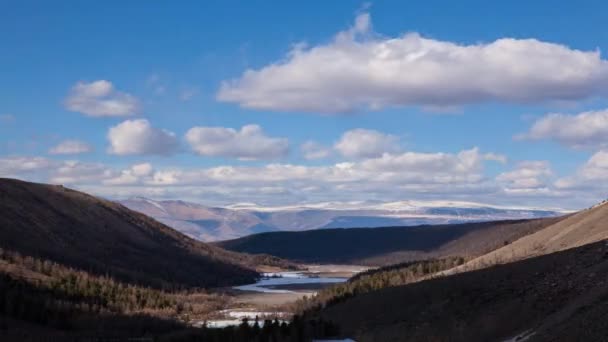 Taymlaps Primavera nas montanhas . — Vídeo de Stock