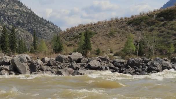 足山の山谷の川。風景. — ストック動画