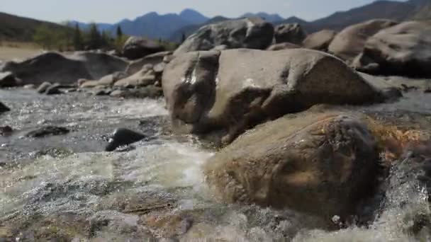 발 산 산 골짜기에 강입니다. 조 경. — 비디오