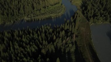 Uçan Nehri. Altay, Sibirya'nın dağları. Kurai bozkır