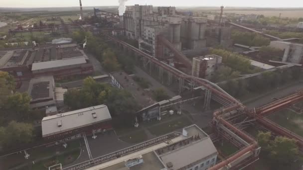 Luftaufnahme der industriellen Infrastruktur bei der Koksproduktion. — Stockvideo