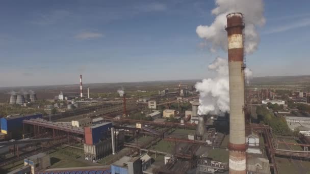 Vue aérienne de l'infrastructure industrielle, à la production de coke . — Video