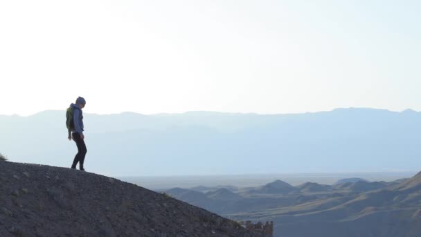 Young girl walking through the Canyons — Stock Video