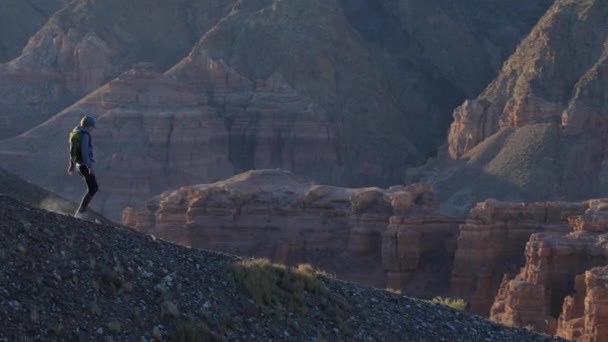 Young girl walking through the Canyons — Stock Video