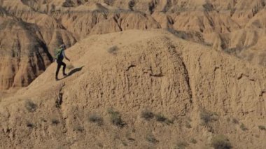 Genç kız kanyonlar yürüyüş