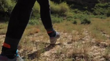 Genç kız kanyonlar yürüyüş