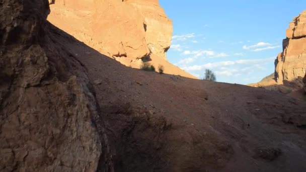 Young girl walking through the Canyons — Stock Video